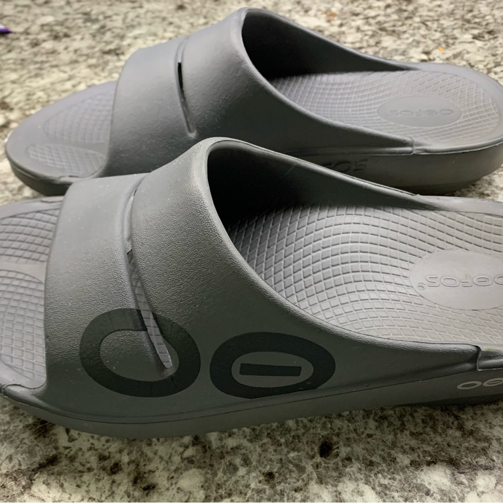 Oofos unisex sandals